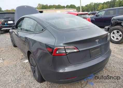2021 Tesla Model 3 Standard Range Plus Rear-Wheel Drive z USA, uszkodzony, nr VIN 5YJ3E1EA6MF854486